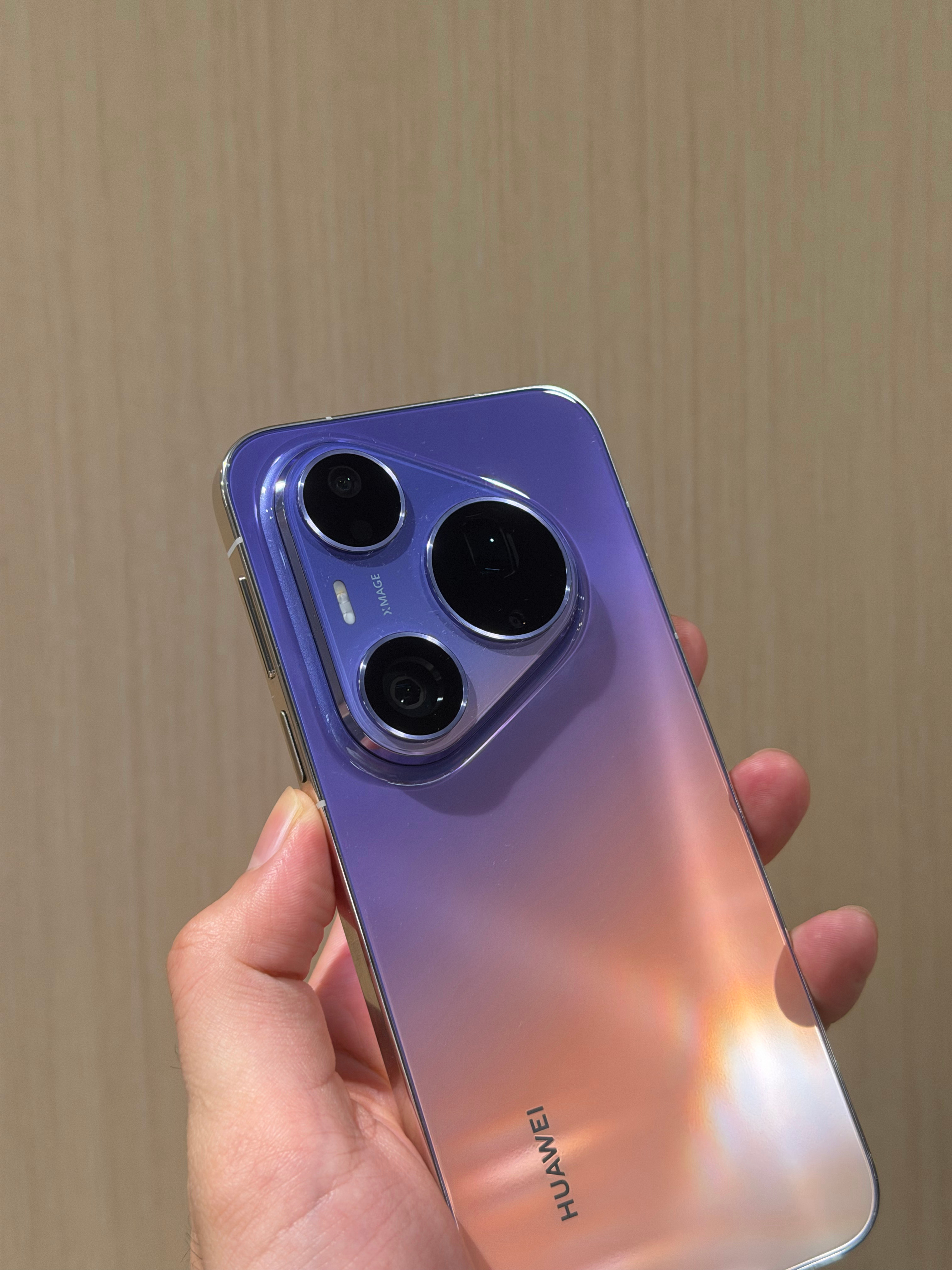 余承东回应Pura90橘子海配色华为Pura90 Pro Max这几个渐变配色可