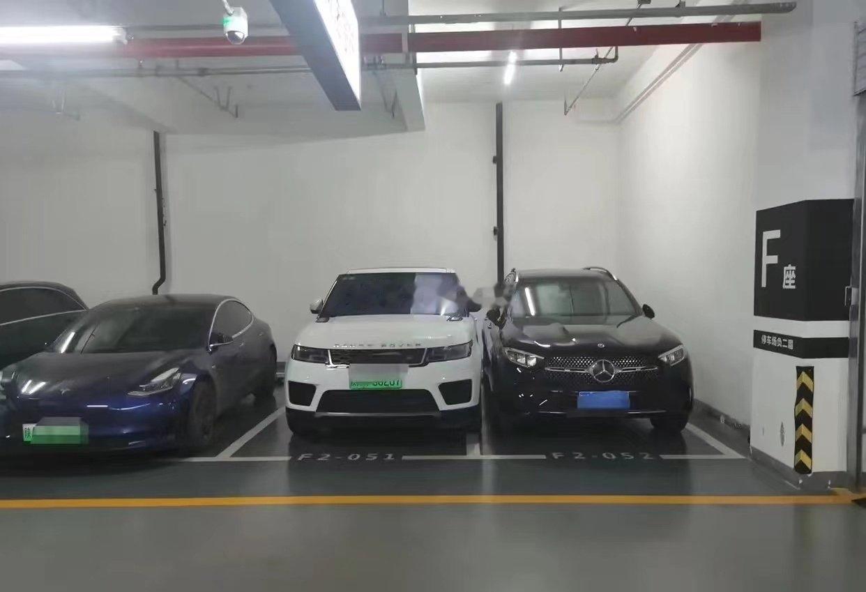 绿牌车越做越宽大，停车位不与时俱进吗？？？