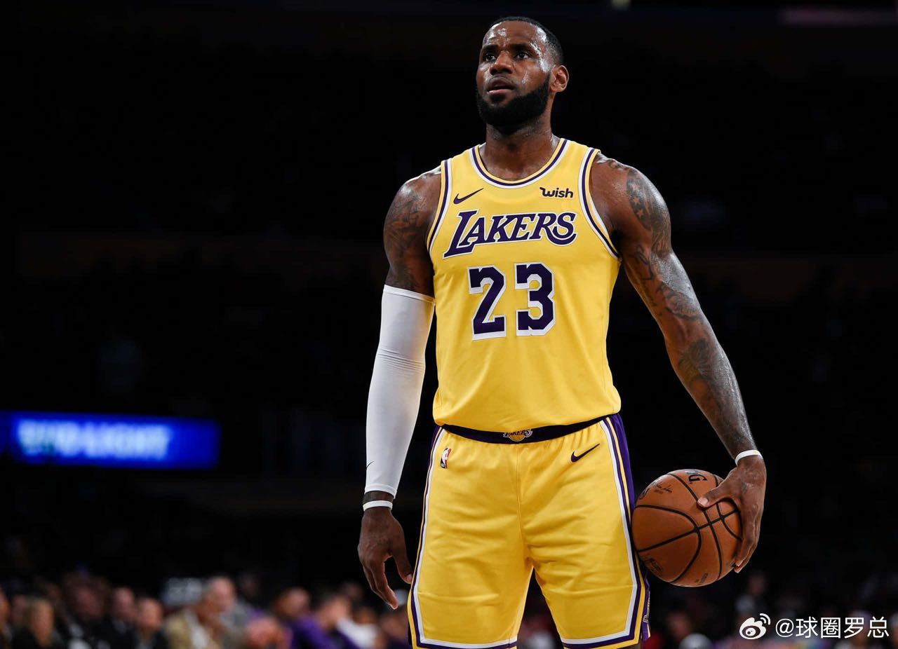 勒布朗詹姆斯何去何从NBA传奇的抉择时刻记者爆料，詹姆斯回归骑士的意向，核心取决