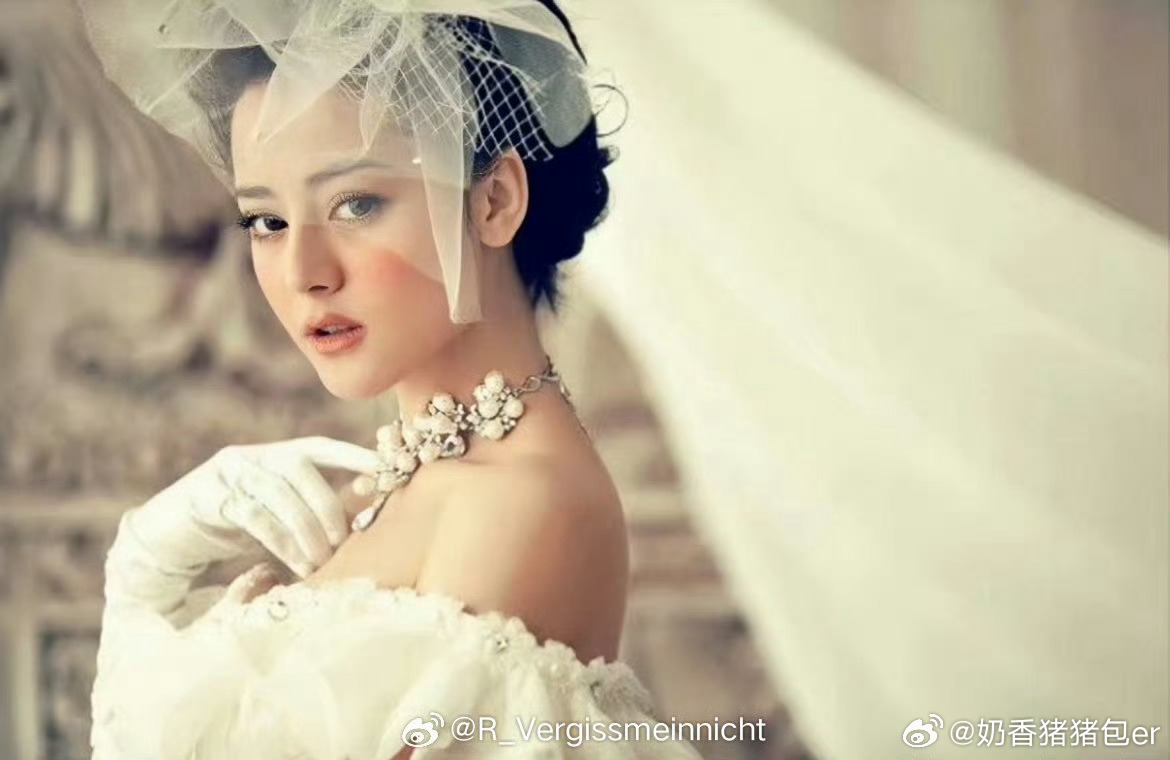 没见过神女的可以来看看迪丽热巴迪丽热巴素人婚纱模特时期