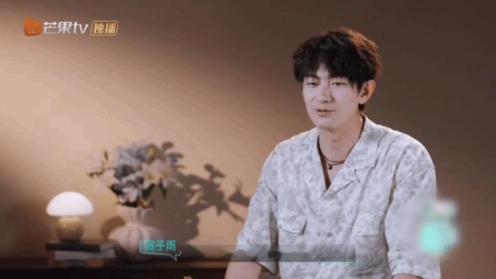 又一个恋综普信男出现了恋综修罗场里最松弛的男人出现了——别人在心动，他在开香槟。