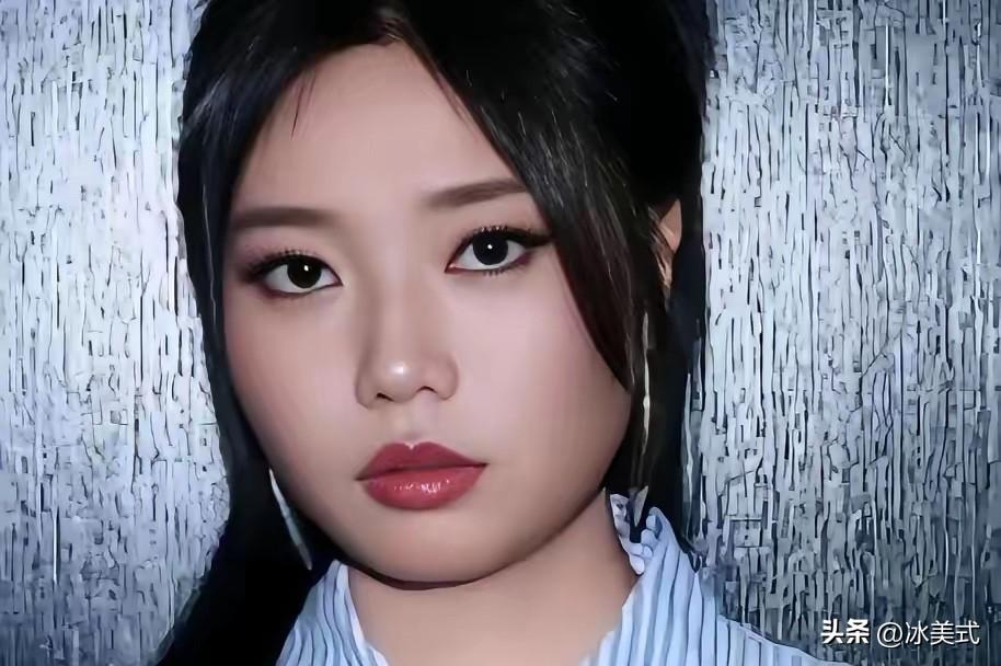 曾有一次，撒贝宁问李雪琴：“你北大啥专业的？”李雪琴笑答：“说不出口的专业。”撒