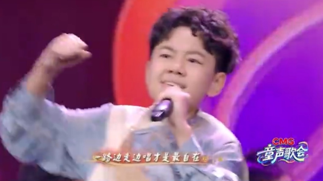 被长沙小孩哥的最炫民族风硬控13岁的长沙伢子搭档澳门小伙伴，这个童声版凤凰传奇有