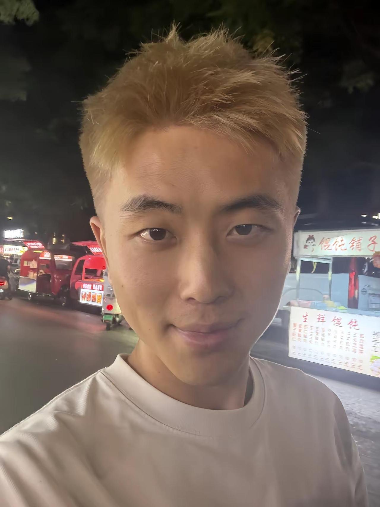 我不想做大家眼里的乖小孩！我想要拥有自己的个性，我只是想尝试一下别的风格，不管好
