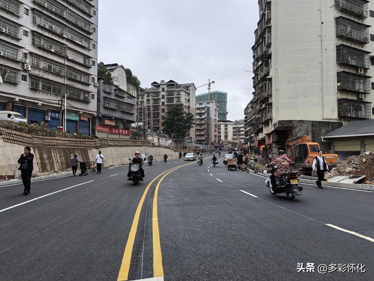 今天上午八点，旅发大会最后一个项目一一新街铁路涵洞拆除工程已全线建成通车。