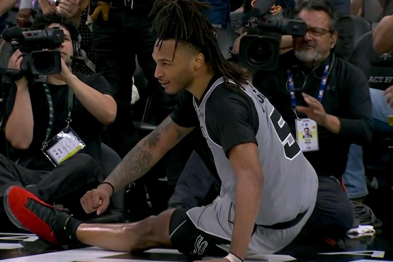 马刺新版战神卡诞生了！

卡斯尔啥数据表现能让状元弗拉格郁闷而已，让文班亚马甘当