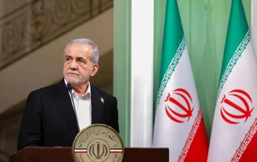 伊朗正在慢慢靠近中国，步伐越来越快，越来越坚定了。

说白了，伊朗正以罕见速度和