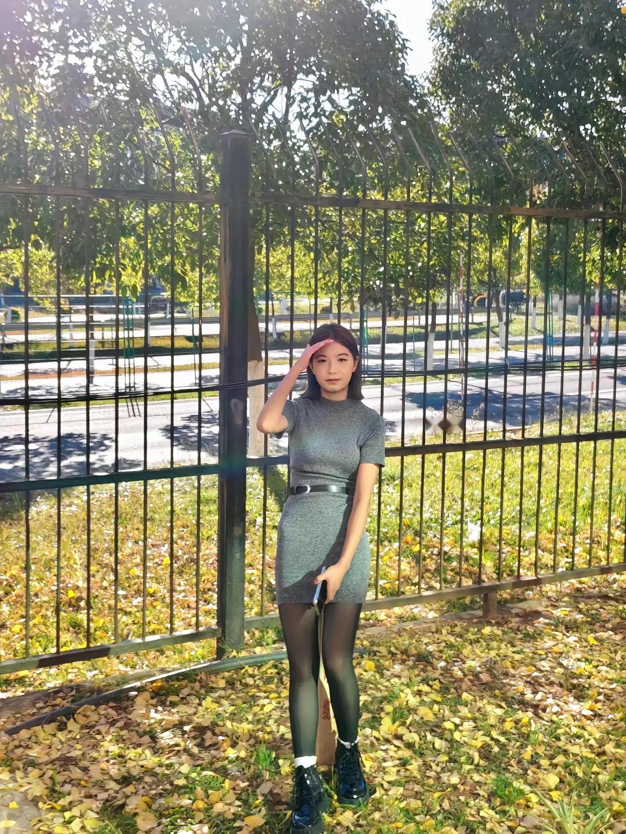 好看又养眼，魅力挡都挡不住。 

温婉大方的美女 超级迷人美女 风韵迷人 无惧年