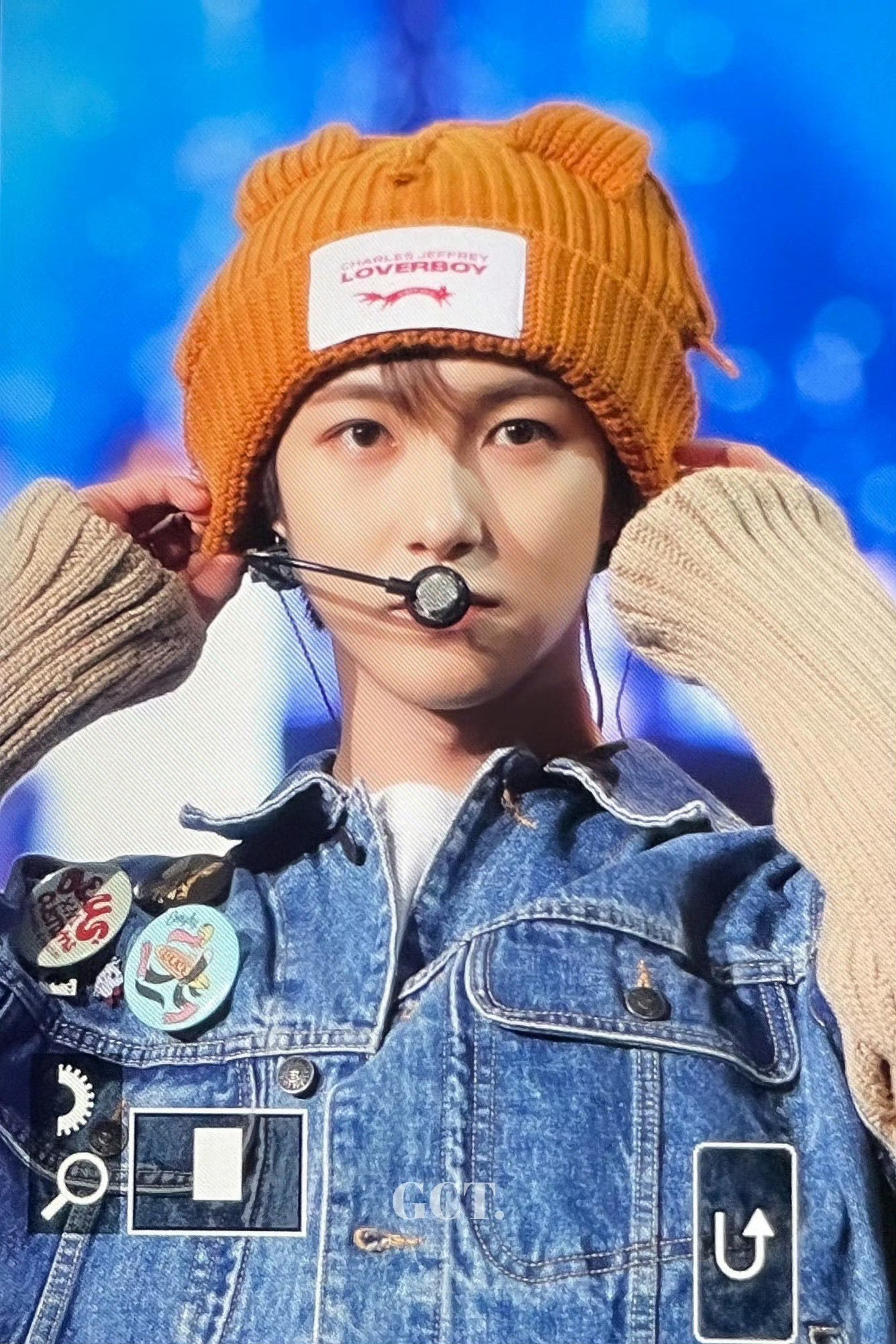 黄仁俊[超话]  hrj  黄仁俊  🦊小狐狸除夕快乐✨ 