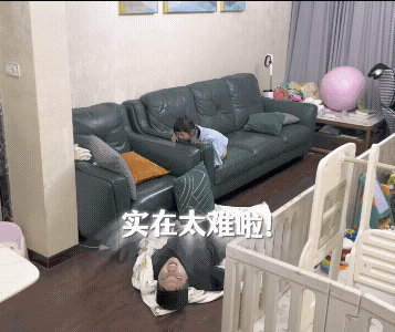 娃娃:额娘，皇上他驾崩了。
转瞬即逝，一句话也没说，就直接驾崩了。短短的十三四秒