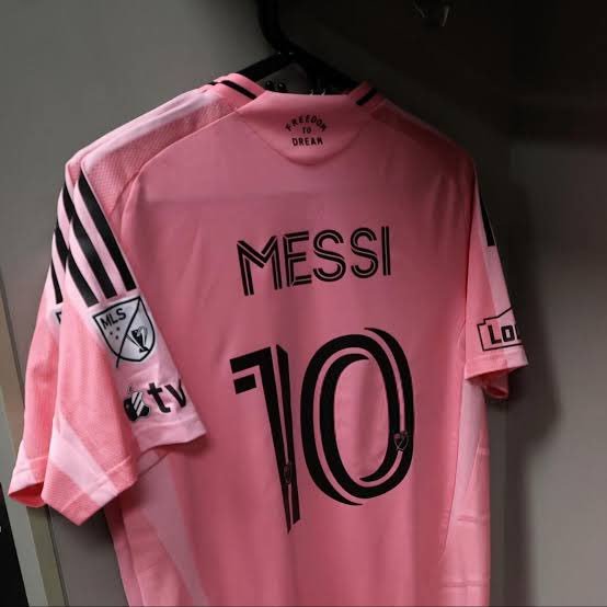 记者Favian Renkel：与其纠结梅西是否走向裁判更衣室这件事，不如把注意