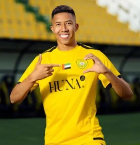 据ESPN巴西记者Felipe Silva的消息称，上海海港正在接触巴西前锋萨尔