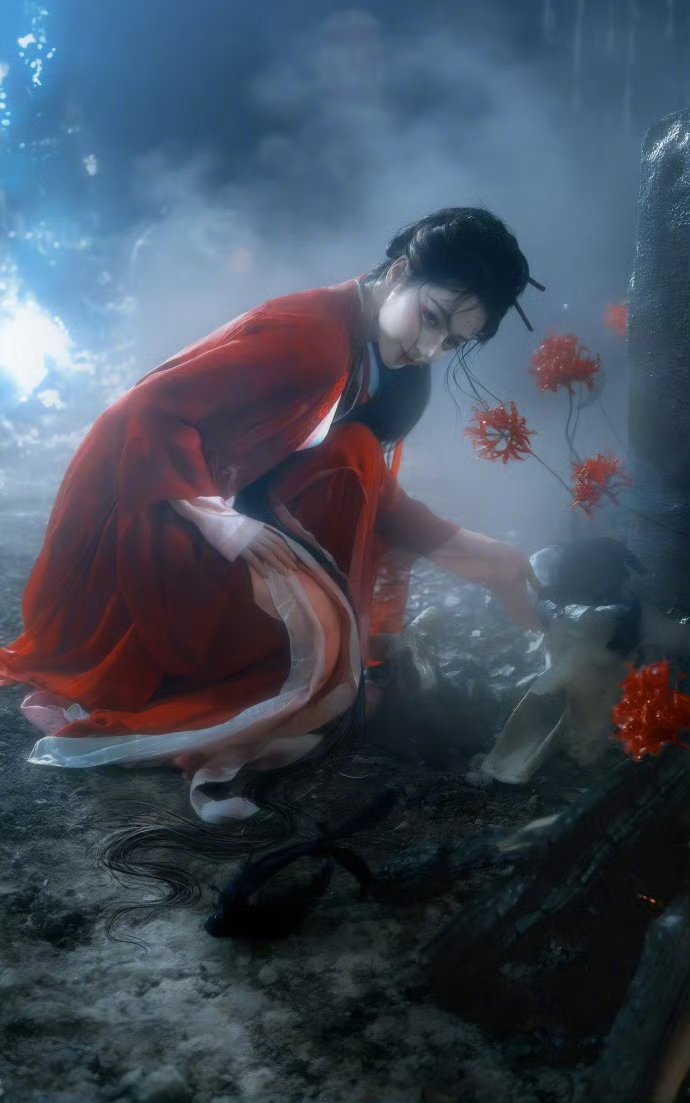 谁还没被热巴这组红衣古风戳中？女鬼氛围感直接封神！迪丽热巴为贺思慕拍了一组写真迪