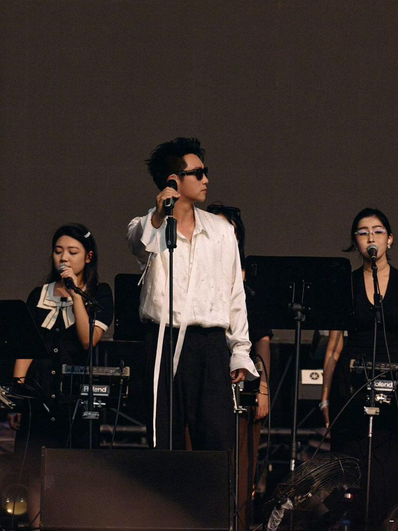 韩庚嘉宾郑恺韩庚世界的角落巡演这场演唱会体验感超棒餐饮安排用心，二人久违同台，一