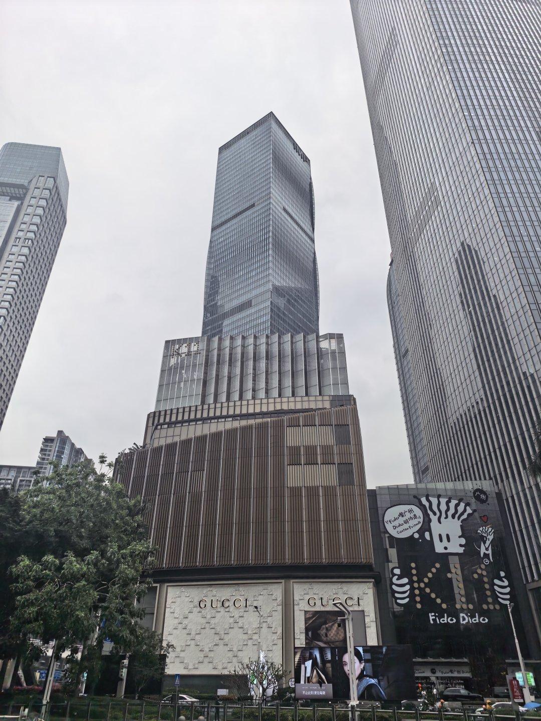 专门从广州塔坐APM来附近的一家华为甄选店看新发布的Pura系列，但是店员说要过