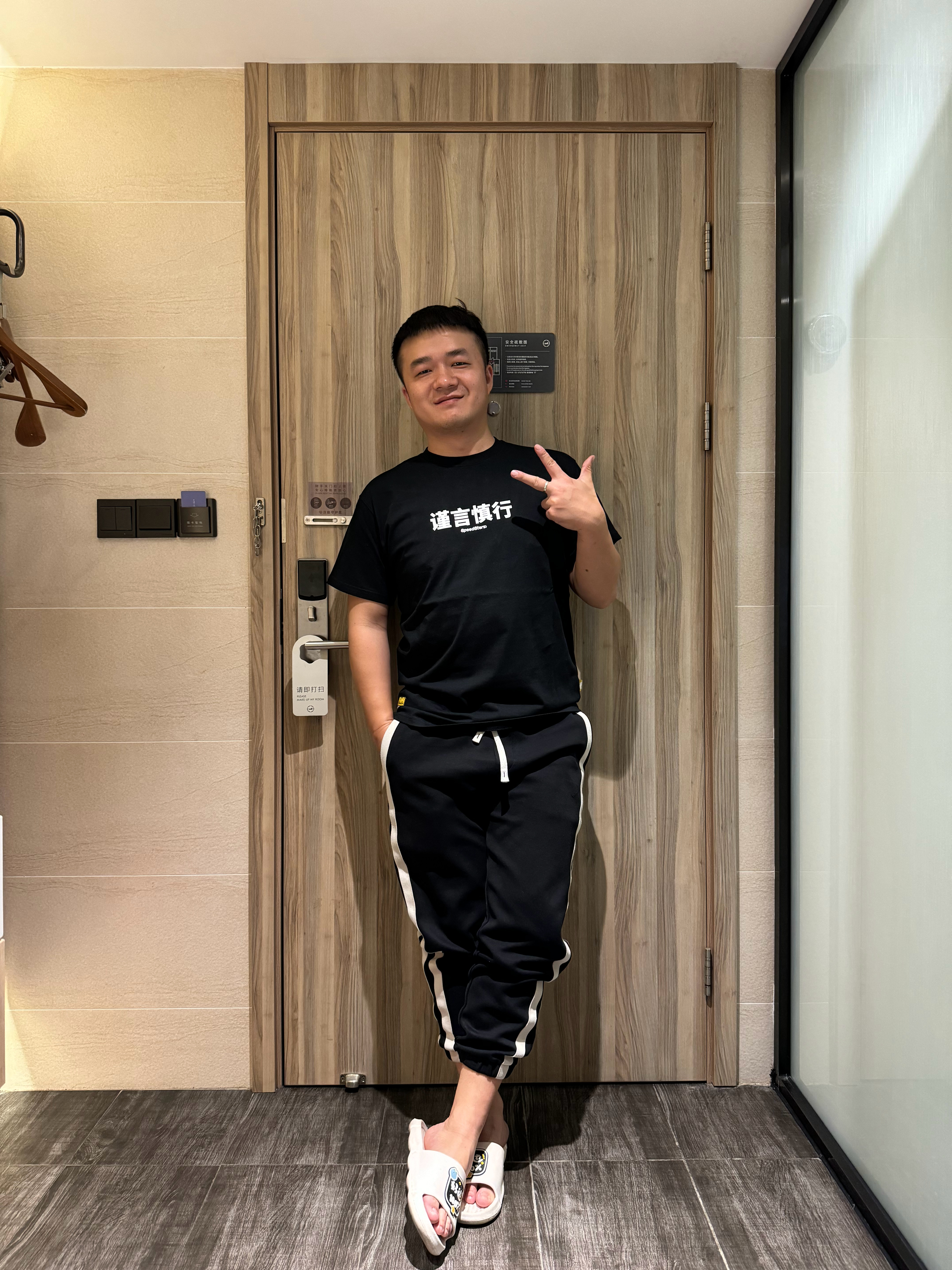 极速拍档的衣服，做得真帅啊，大宇宙一口气给我寄了5件，接下来一个月不用愁没衣服穿