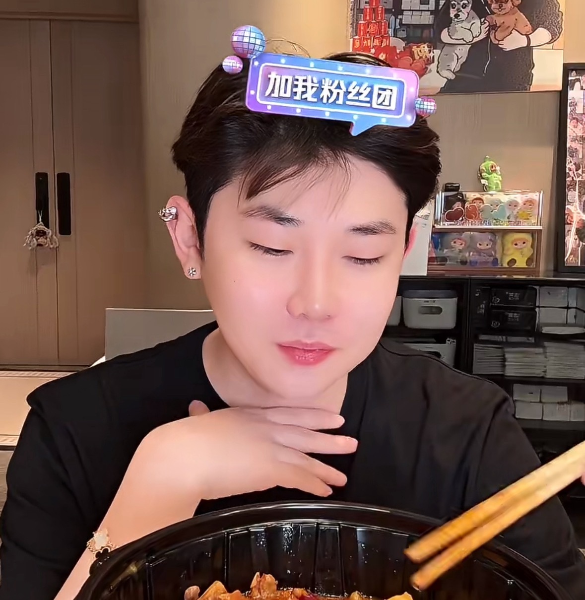 单眼皮的小黄豆  今天豆豆的苹果肌就没扁平过