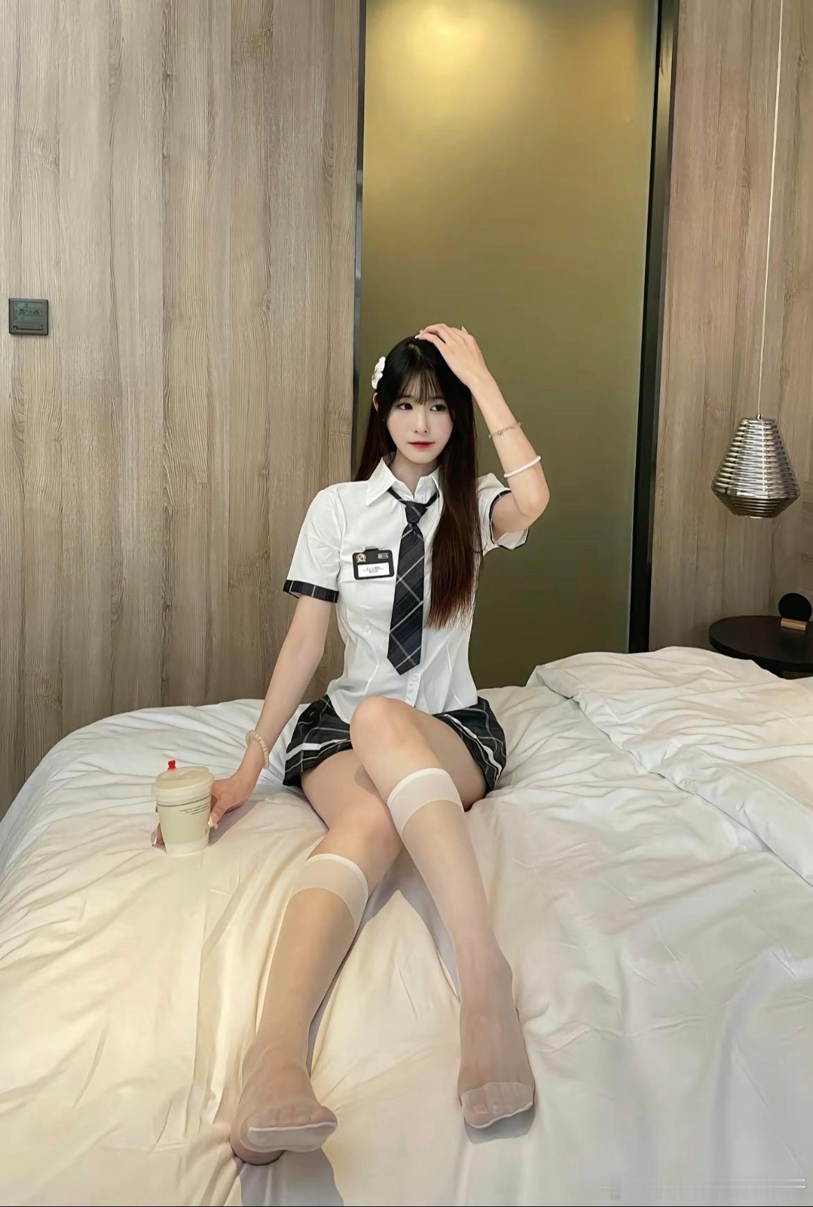 白丝小腿袜～ ​​​