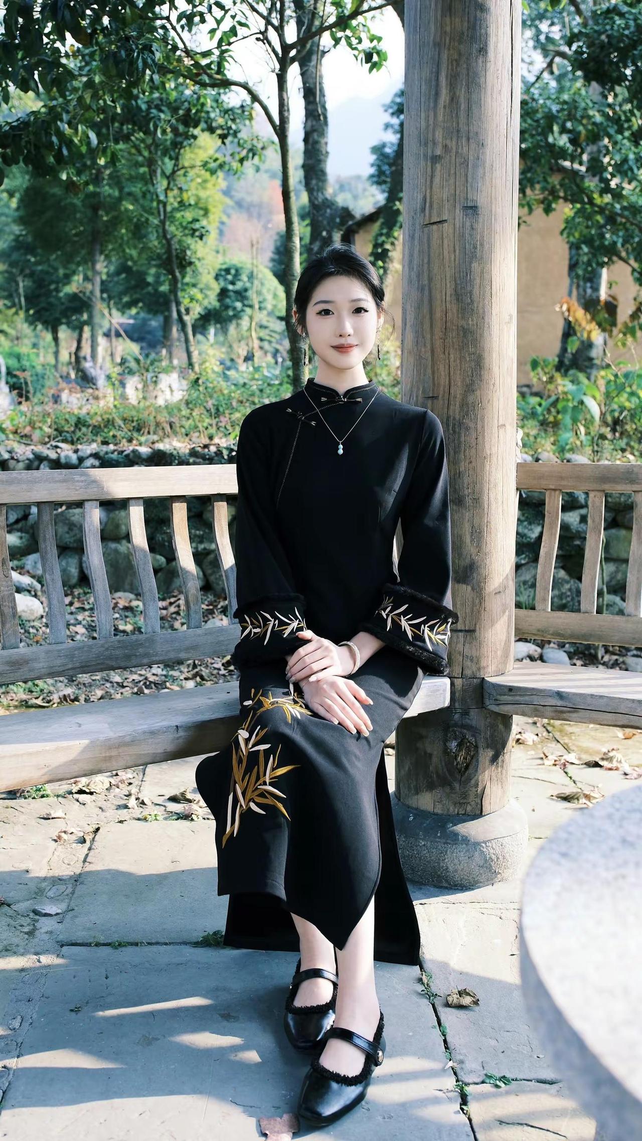 我欲等你 何顾三五年春。民国风旗袍 中式美学服饰 摄影