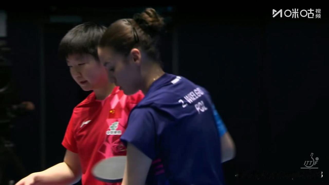 孙颖莎先赢一盘，蒯曼丢一盘，孙颖莎第四盘要继续出战。

5.4日，伦敦世乒赛淘汰