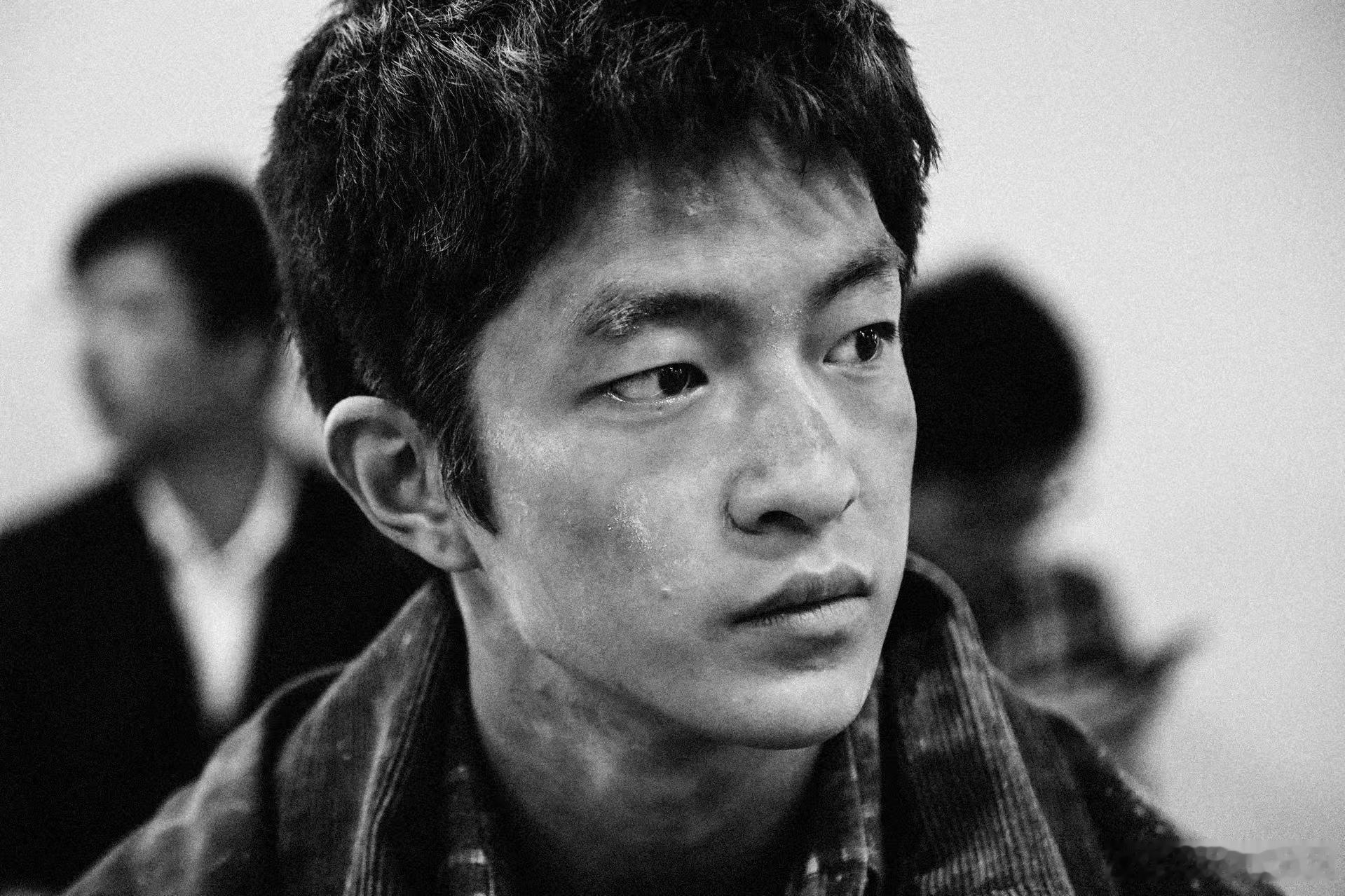 屈楚萧小镇文学男主即视感屈楚萧熟男赏味期屈楚萧这张脸简直是小镇文学男主的具象化！
