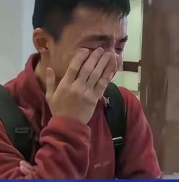 陈宇昕失声痛哭，他哭的不是“过错”，而是“结果”。以前他的种种精日行为，他身边同