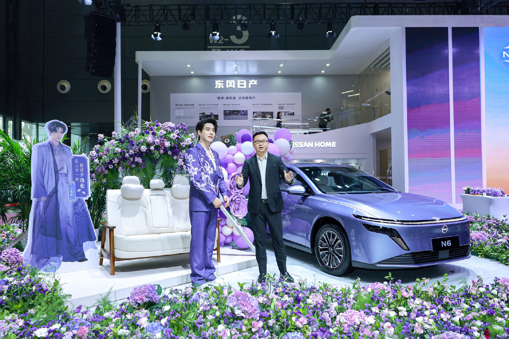 方逸伦N6一见倾心 方逸伦的新车交车仪式满是惊喜！他不仅认真分享对三款车色的审美