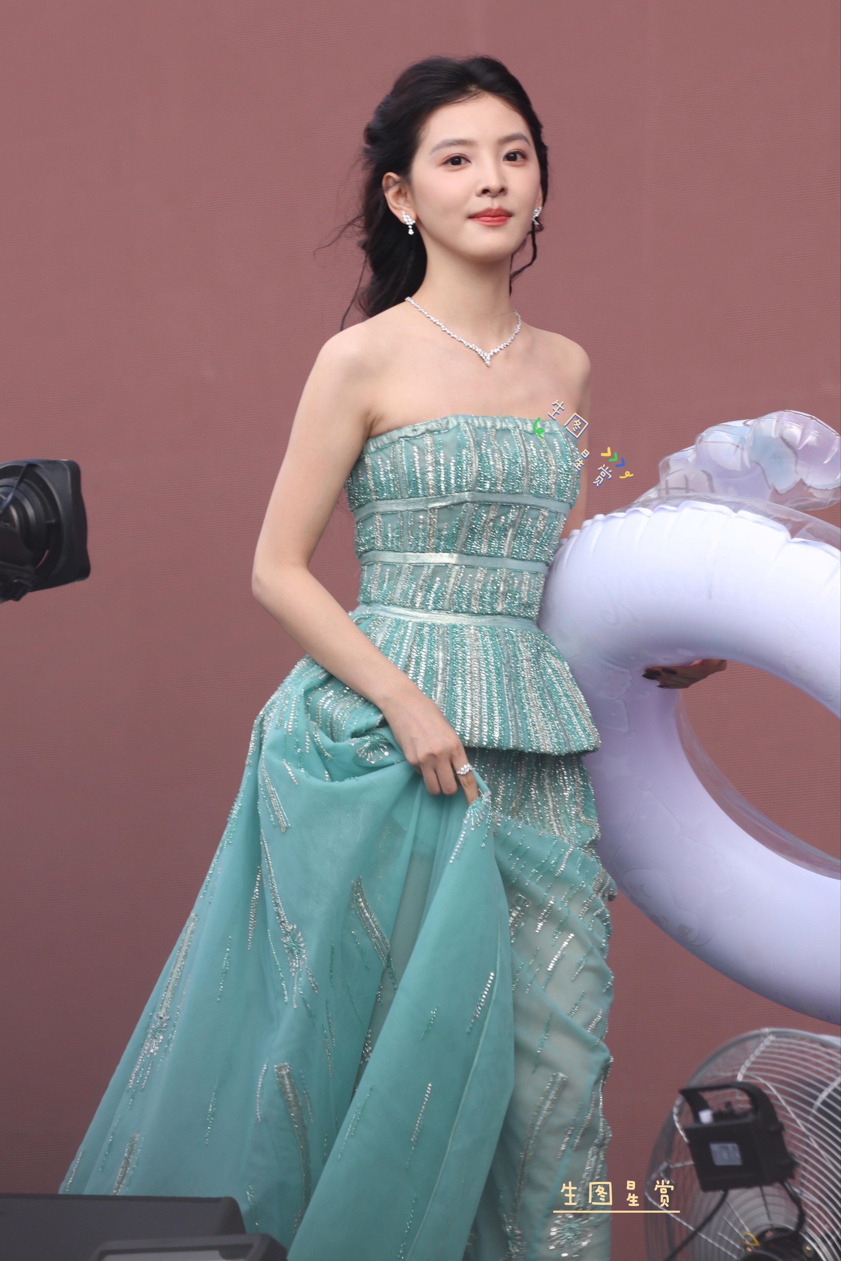 章若楠芭莎红毯美美拍了拍美少女楠楠甜了一夏🍀🌸🧚‍♀️ 章若楠薄荷感看东方