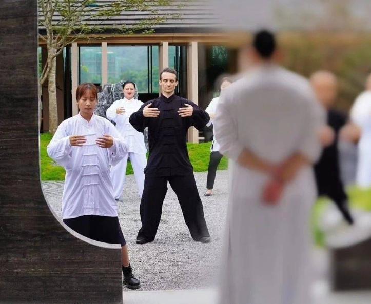 练太极拳不练推手就白练了？90%的人误解了！真相颠覆你的认知！






练太