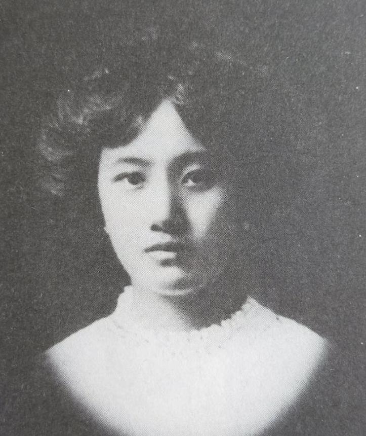 1914年，27岁军官要给14岁妓女赎身，老鸨要3万赎金，他正要付钱，却被青楼女