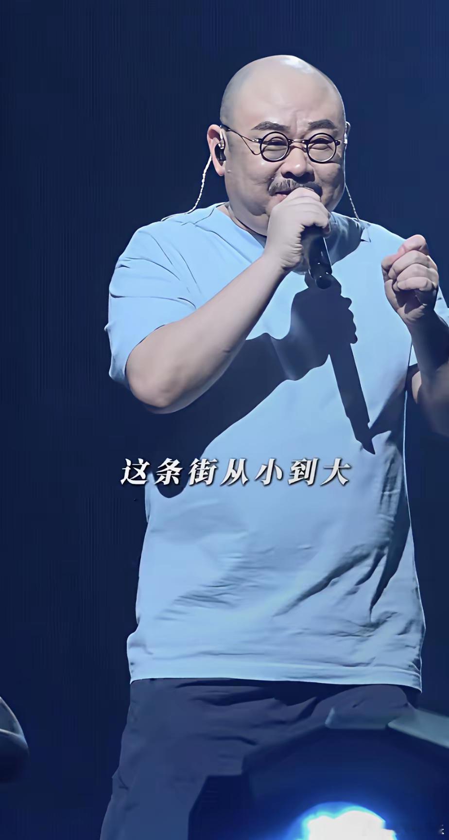 这就是自律的区别啊！郭富城比刀郎大6岁，还是小伙子模样，而刀郎已经如此沧桑，完全