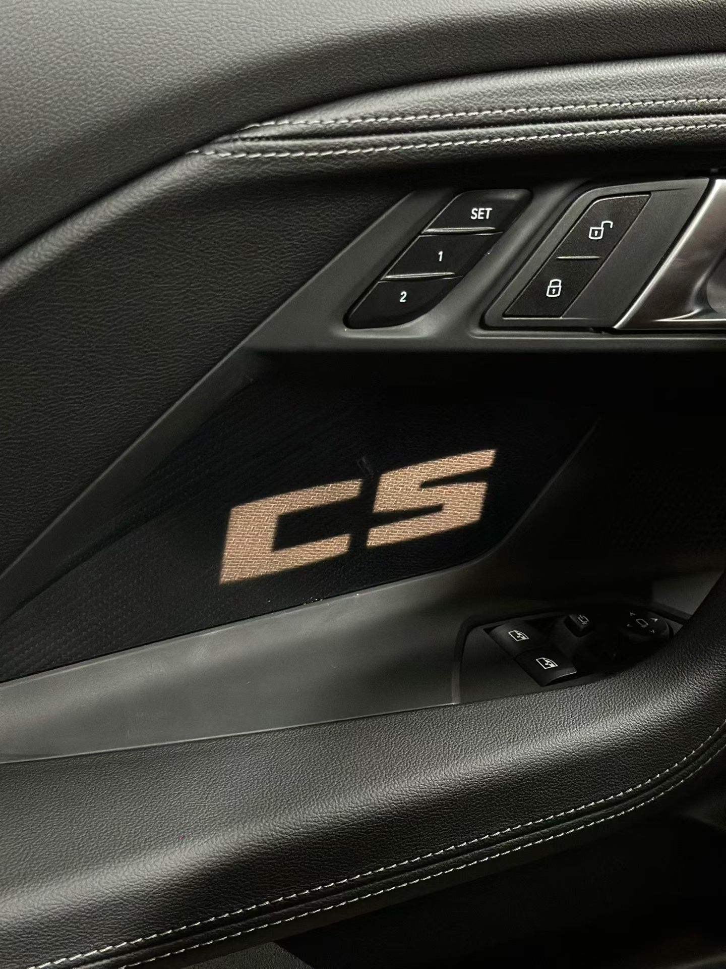 2026 年1月生产，5月交付  稀缺资源➕碳陶刹车   M2CS   8080