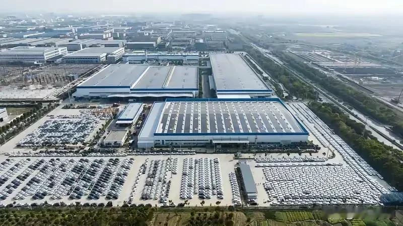 新能源车会完全取代燃油车吗?新能源汽车已经差不多全部取代燃油车了，现在燃油车买的