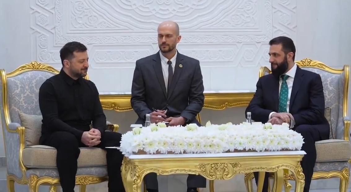 乌克兰总统泽连斯基到访叙利亚大马士革，与叙利亚总统艾哈迈德·阿尔-沙阿举行会谈。