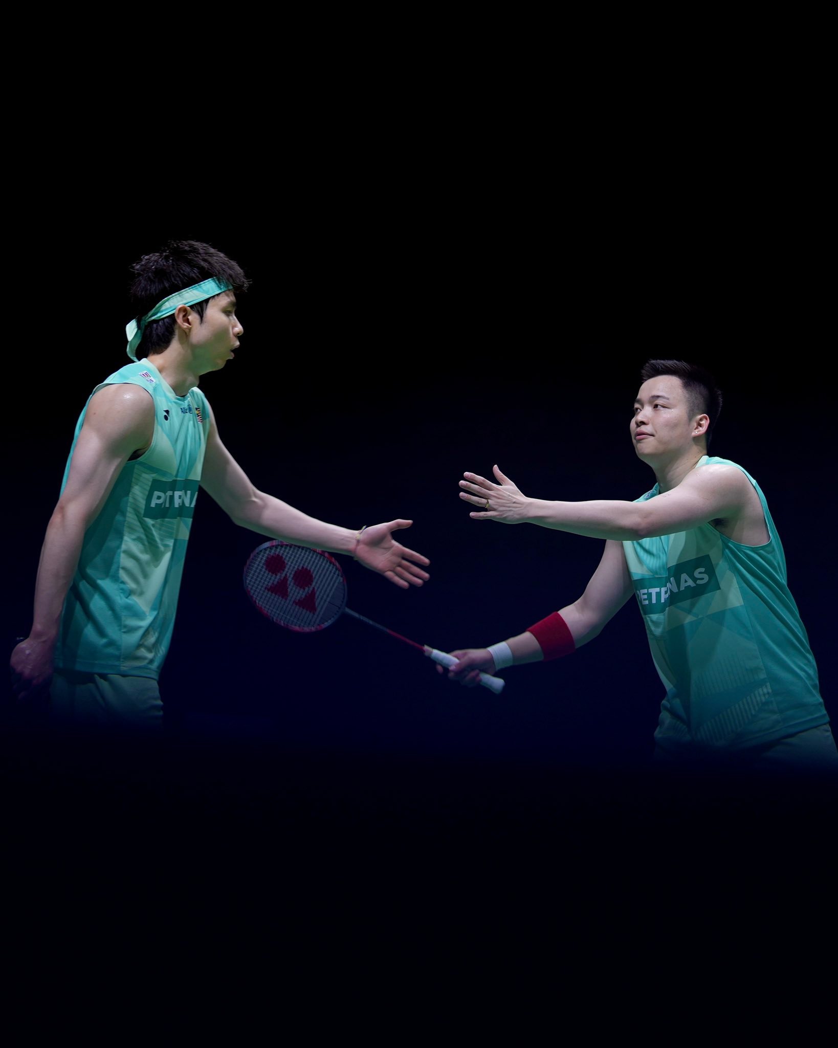 谢定峰/苏伟译🇲🇾 21-19、21-14 李哲辉/杨博轩半决赛对手：绿川大