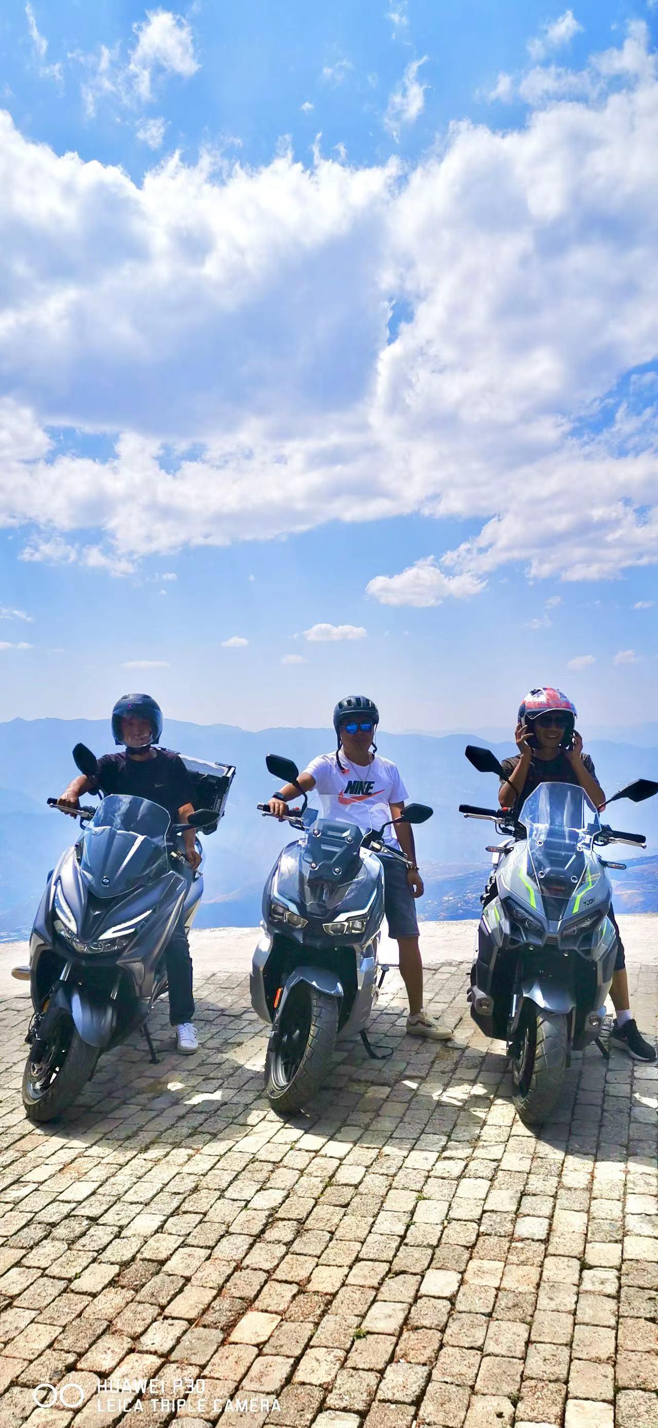 志同道合的人才会喜欢同一片风景 别问兜里有多少问问青春剩几年