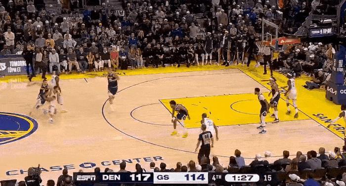 大心脏！库里关键三分追平掘金！
在今天NBA常规赛勇士对阵掘金的第四节比赛最后时