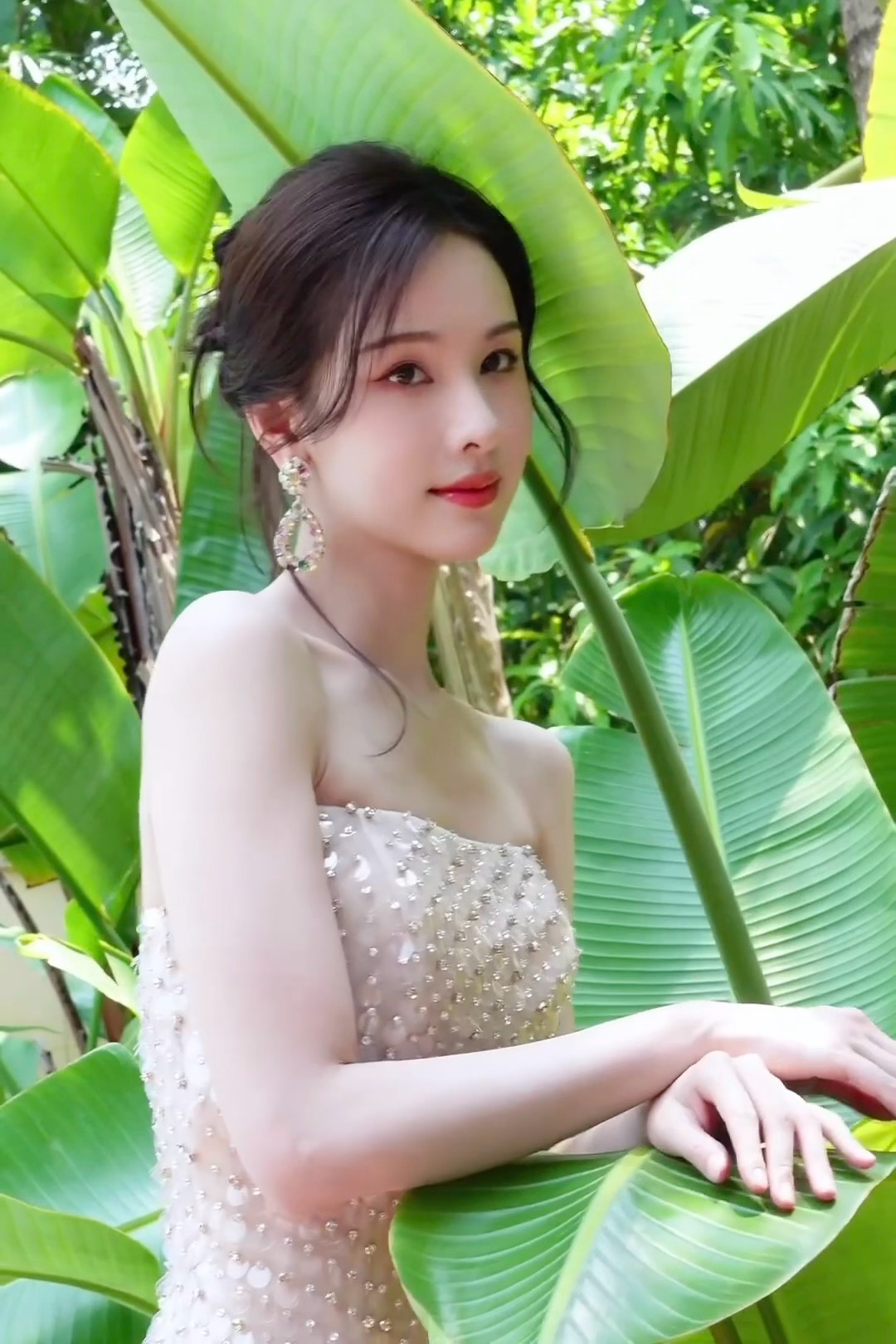 《雁回时》后又一个新sw 就这个陈都灵爽👏🏻陈都灵法国科兰黎护肤大使面膜系列