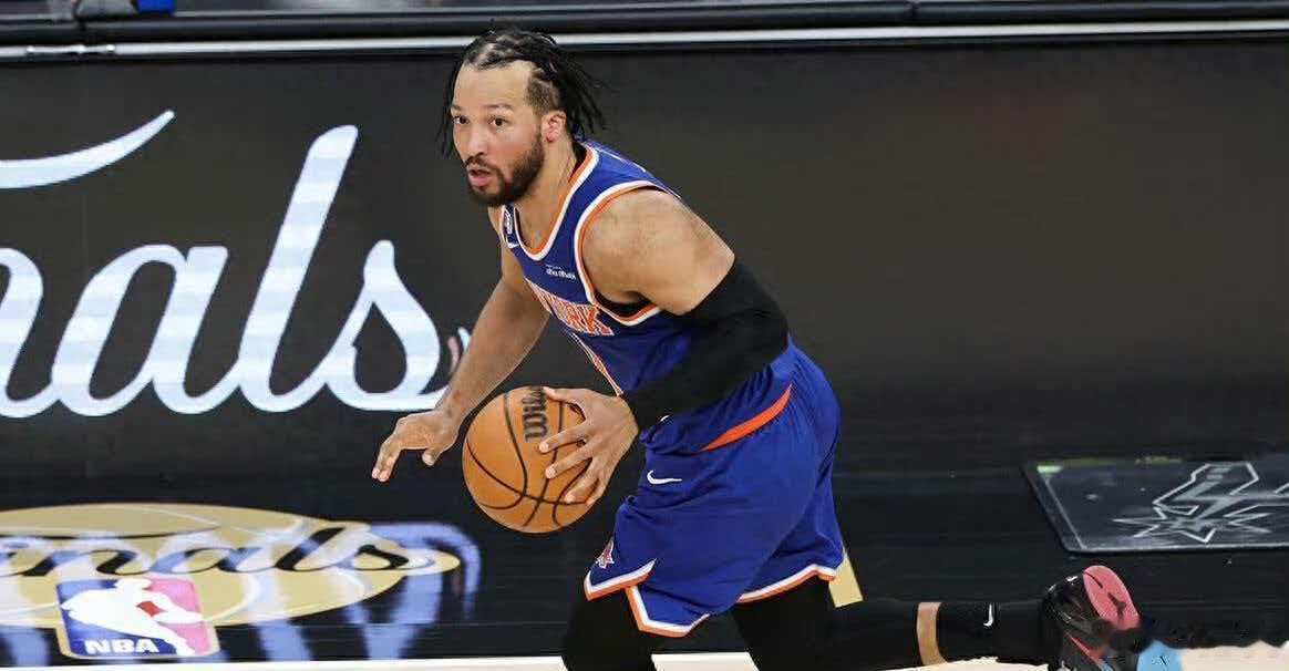 韦伯谈布伦森中投威力 北京时间6月7日，前NBA球员克里斯-韦伯在播客节目中谈到