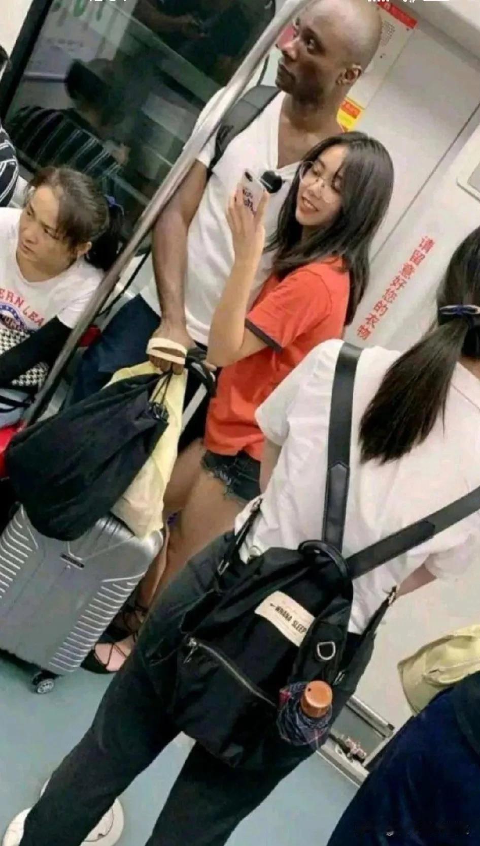 有这么幸福吗？[笑哭]