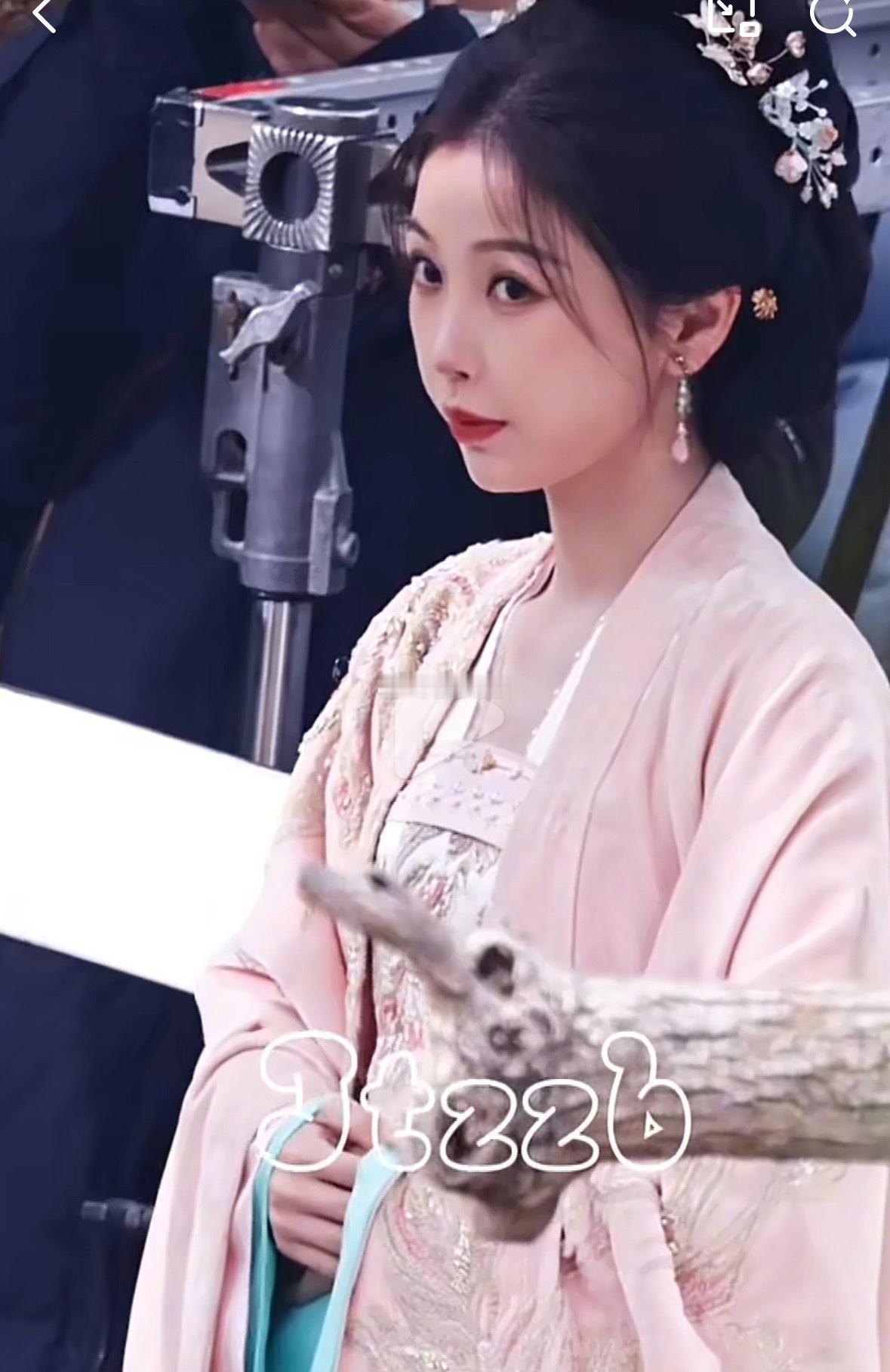 一款用站姐精修图也能宠嘿粉的艺人 