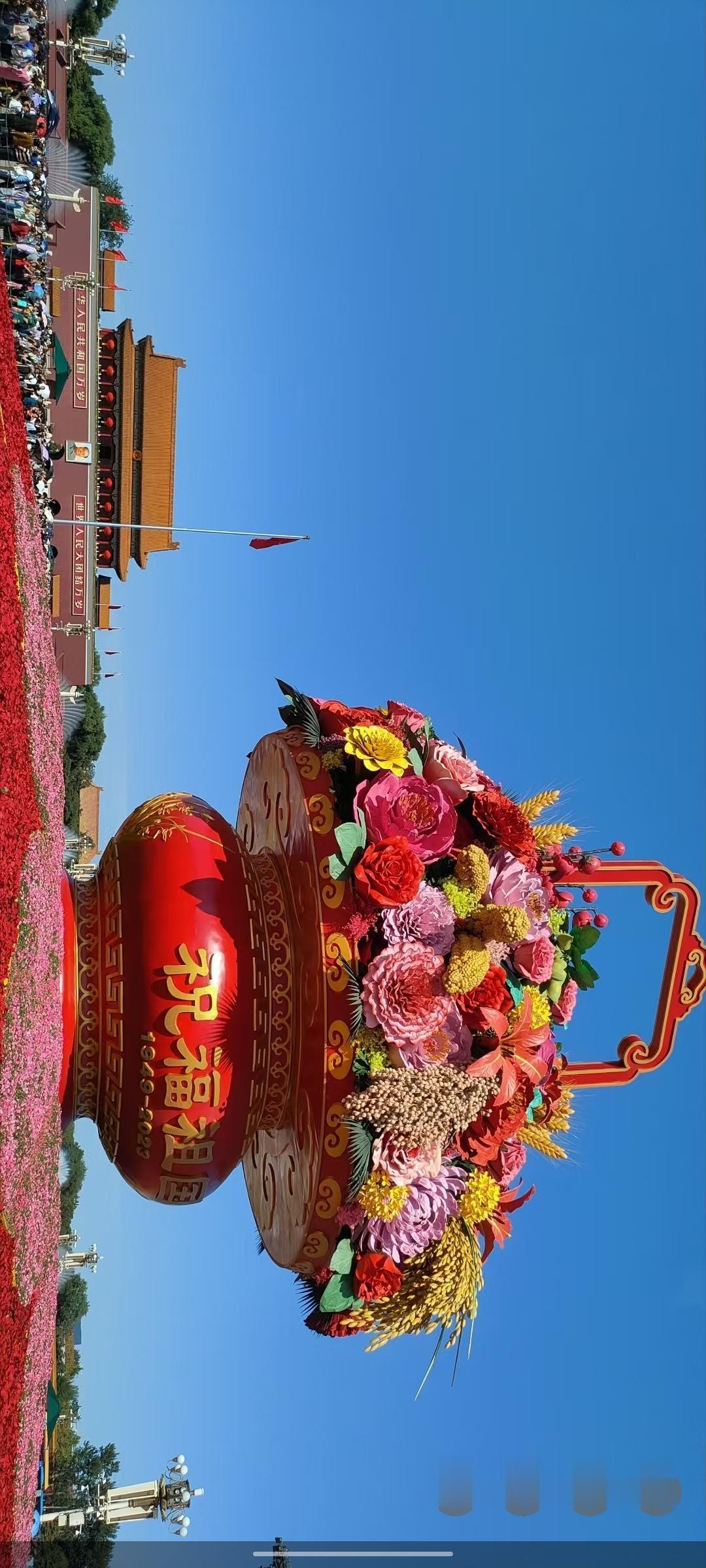 天安门前的花艺盛会，红红火火迎国庆！🇨🇳🌸💐