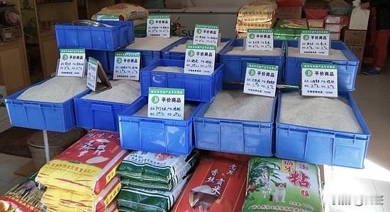 1. 基础米面粮油 作为热量摄入的绝对刚需，大米、面粉、食用油的价格波动会立即反