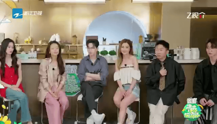 #徐明浩东北话告白##徐明浩秒杀刘涛# 看完《青春环游记》下期预告一整个迫不及待