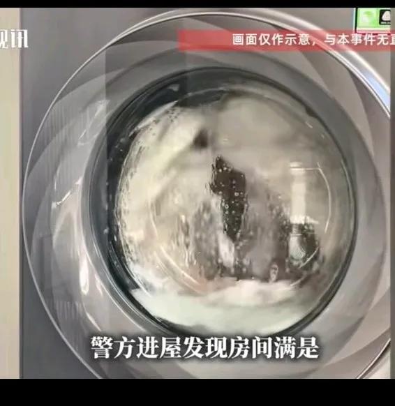 一居民年用水量竟超400吨，男子戴帽子口罩出门，
租房的老人就跟儿子两个人住着，