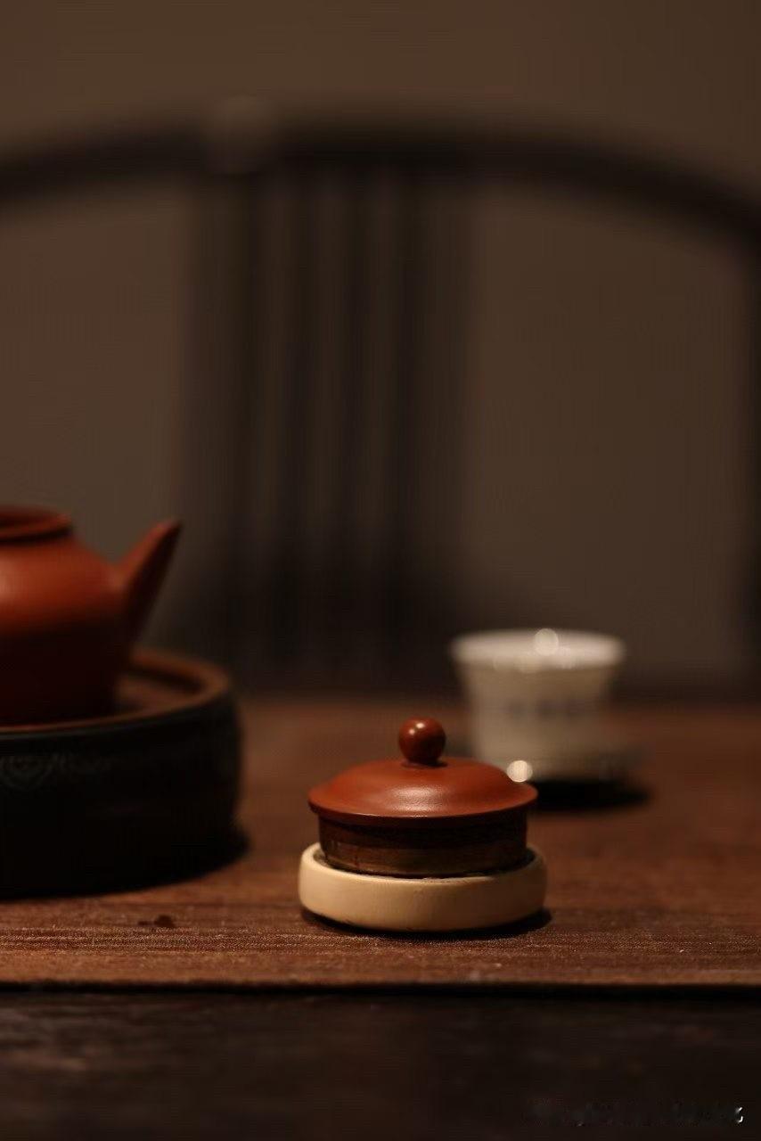猛犸双面平安扣｜天王镇宅，四象纳福✨

一器两用，既是平安扣，亦是茶席盖置。

