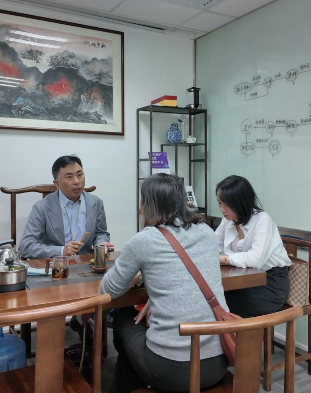 东莞王姐的天快塌了！三套深圳豪宅要被法拍，负债百万还想硬扛？
上周六下午，一位中