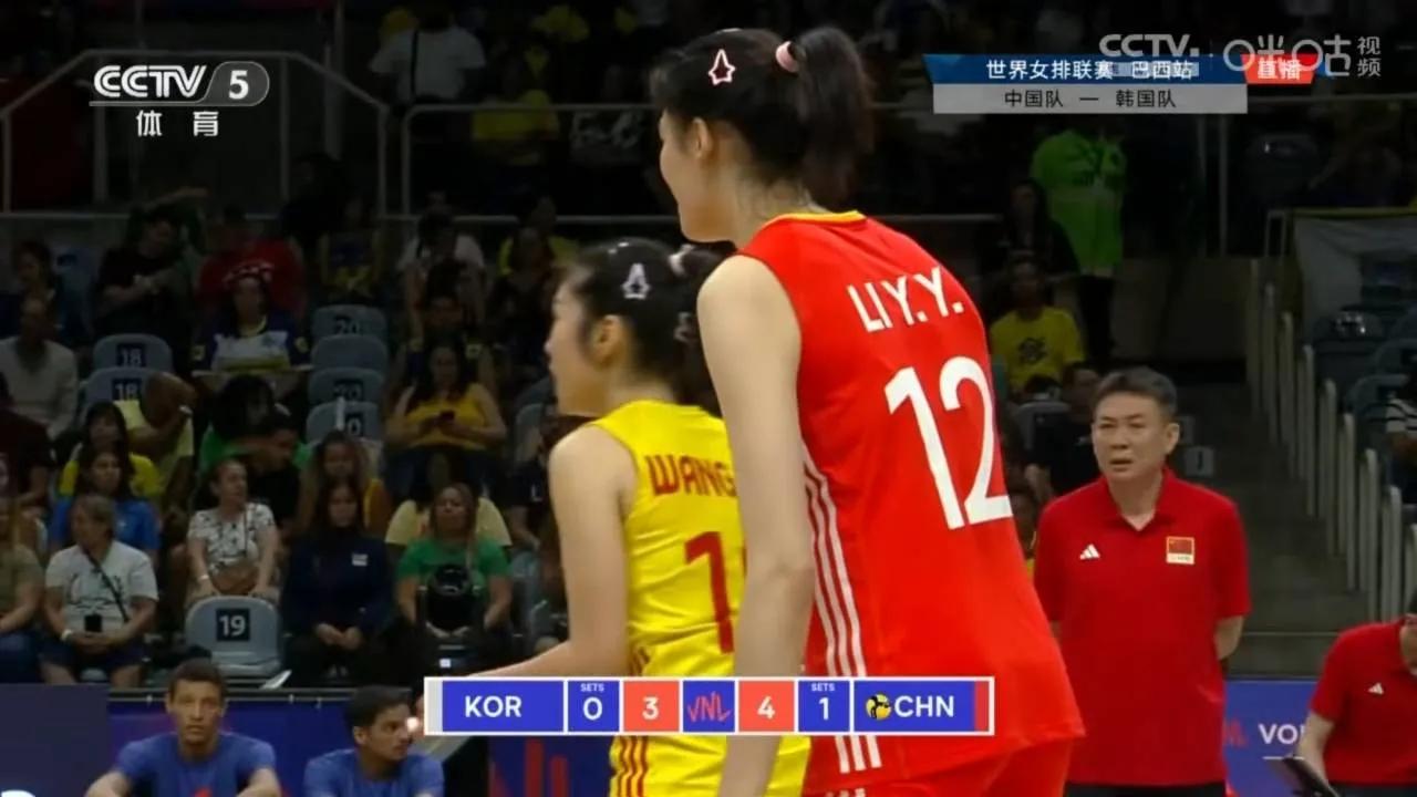 世联赛首战中国队球员点评：
1、李盈莹28扣16中，3失误被拦，1拦，进攻一如既
