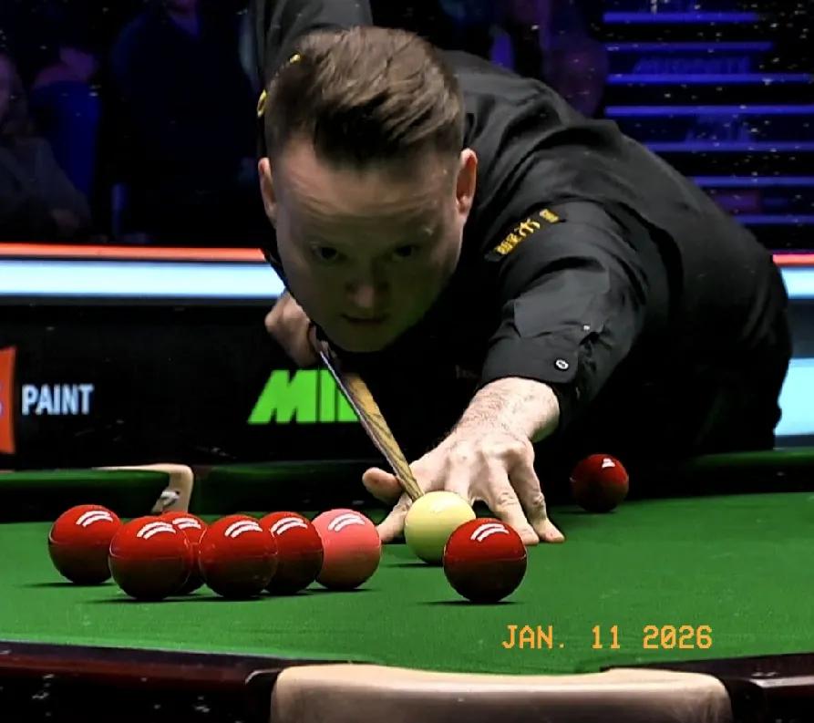 墨菲62-0赢了第4局，把比分追至1-3落后，进入中场休息。
这局，吴宜泽几杆防