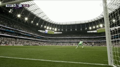 3-0！布伦南约翰逊！ ​​​理查利森在中圈附近护住球权，萨尔快速推进，助攻bj
